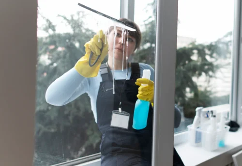 Nettoyage de vitres intérieures et extérieures à Lavérune